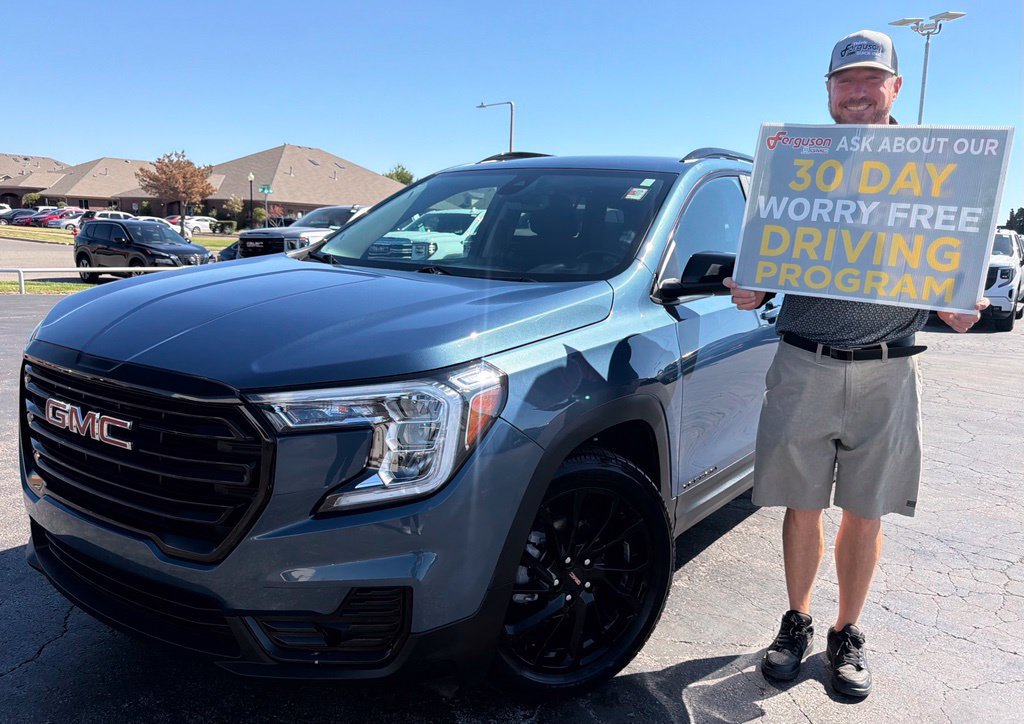 Used 2024 GMC Terrain SLE w/ Driver Convenience Package FWD image 1