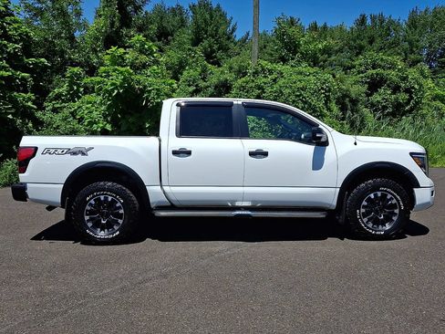 Used 2021 Nissan Titan PRO-4X w/ Pro-4x Convenience Package AWD/4WD image 7