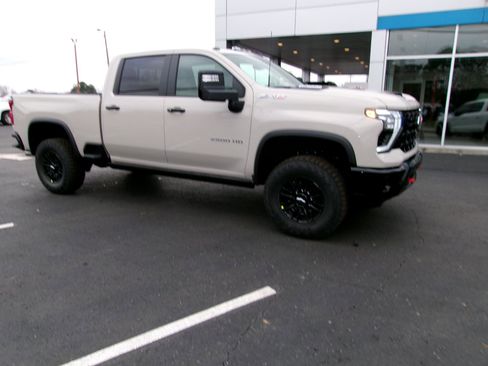 New 2026 Chevrolet Silverado 2500 ZR2 image 11