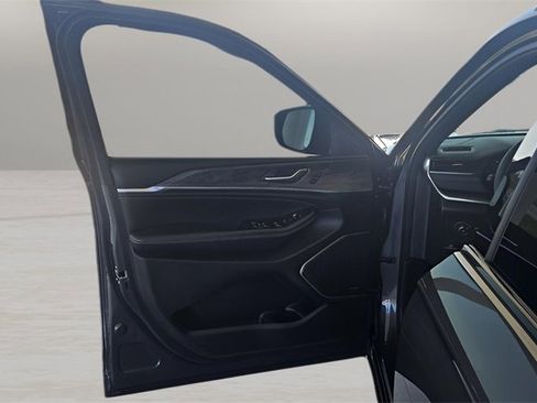 Used 2024 Jeep Grand Cherokee L Overland w/ Luxury Tech Group IV image 12