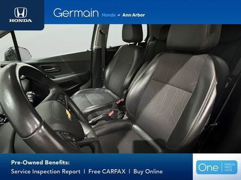 Used 2020 Chevrolet Trax LT w/ LT Convenience Package image 24