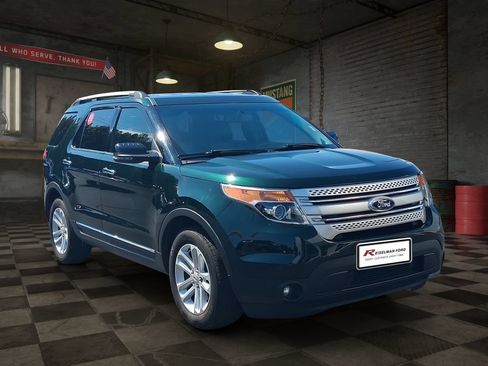 Used 2013 Ford Explorer XLT FWD image 2