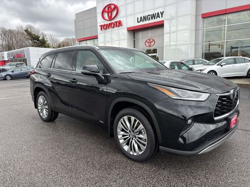 New 2026 Toyota Highlander Platinum AWD/4WD image 1