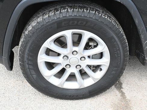 Used 2021 Jeep Grand Cherokee Laredo RWD image 7
