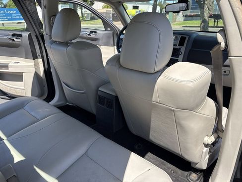 Used 2006 Chrysler 300 C RWD image 45