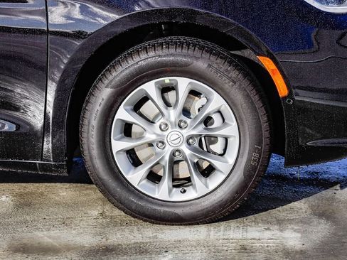New 2026 Chrysler Pacifica Select AWD/4WD image 11
