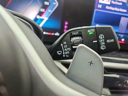 Used 2025 BMW X7 M60i image 49