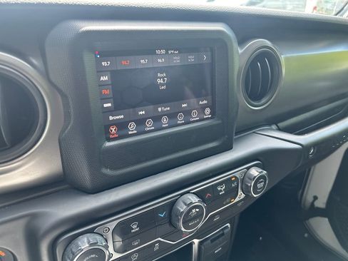 Used 2022 Jeep Wrangler Unlimited Sport image 15