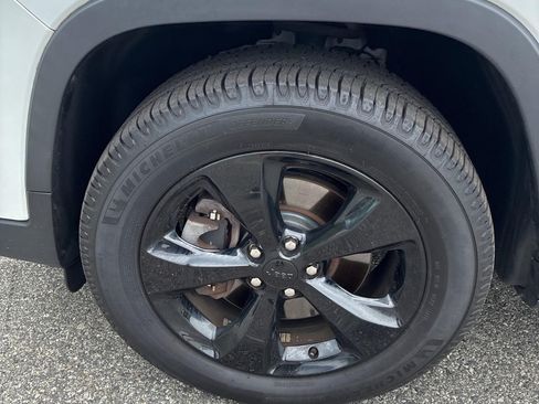 Used 2020 Jeep Cherokee Latitude Plus AWD/4WD image 20