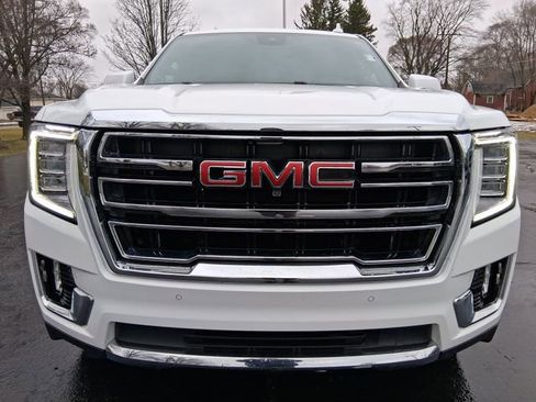 Used 2023 GMC Yukon SLT w/ SLT Luxury Package image 2