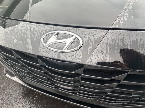 Used 2022 Hyundai Elantra SEL FWD image 16