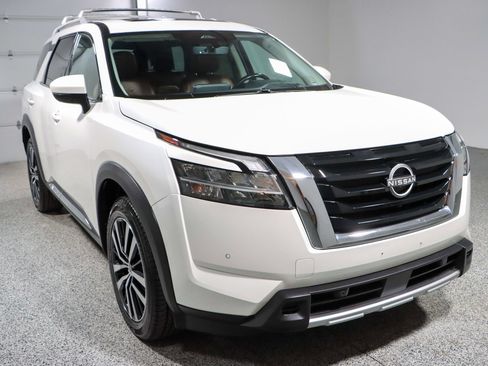 Used 2023 Nissan Pathfinder Platinum image 5