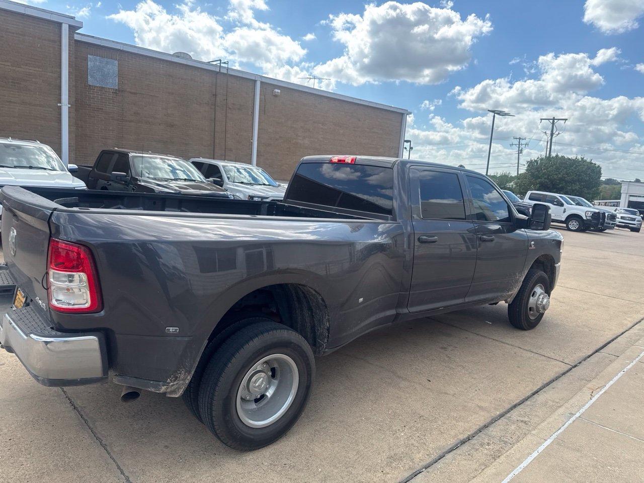 Used 2024 RAM 3500 Tradesman w/ Chrome Appearance Group AWD/4WD image 4