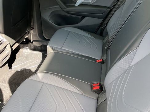 New 2026 Volkswagen Tiguan SE image 21