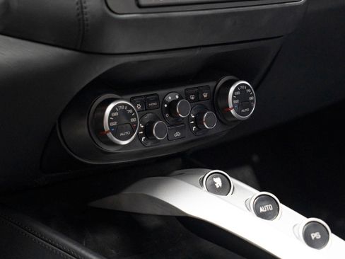 Used 2016 Ferrari California T RWD image 31