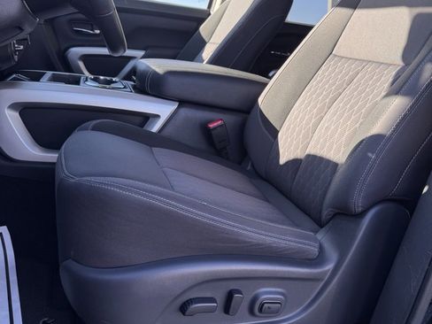 Used 2024 Nissan Titan SV w/ SV Convenience Package image 13