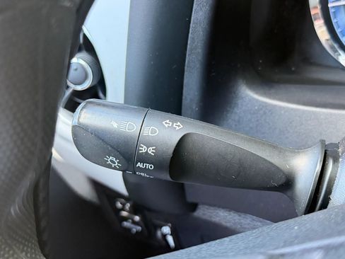 Used 2018 Toyota Corolla LE FWD image 33