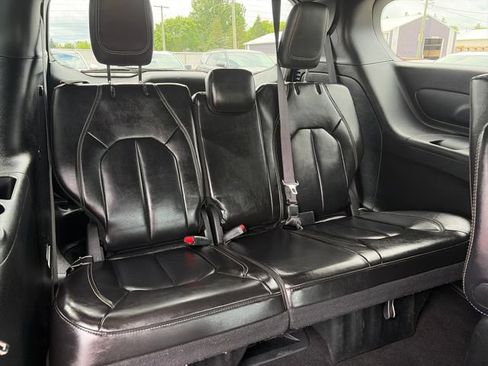 Used 2024 Chrysler Pacifica Limited FWD image 41