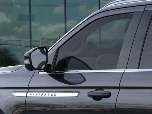 New 2026 Lincoln Navigator L Premier AWD/4WD image 20