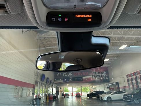 Used 2025 Buick Encore GX Preferred FWD image 16