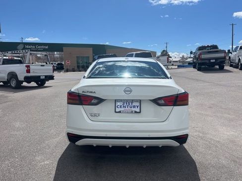 Used 2025 Nissan Altima 2.5 SV FWD image 11