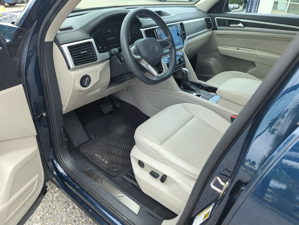 Certified 2023 Volkswagen Atlas SE w/ Panoramic Sunroof Package FWD image 11
