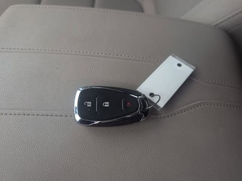 Used 2023 Chevrolet Traverse LS image 30