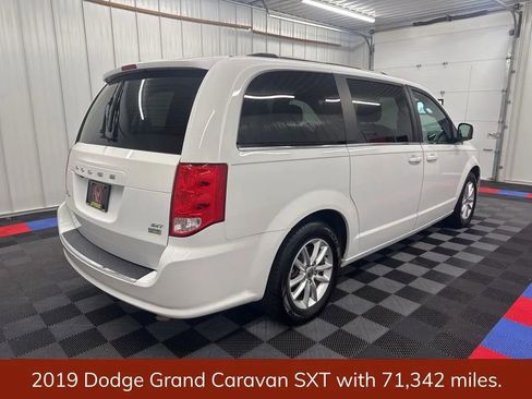 Used 2019 Dodge Grand Caravan SXT FWD image 3