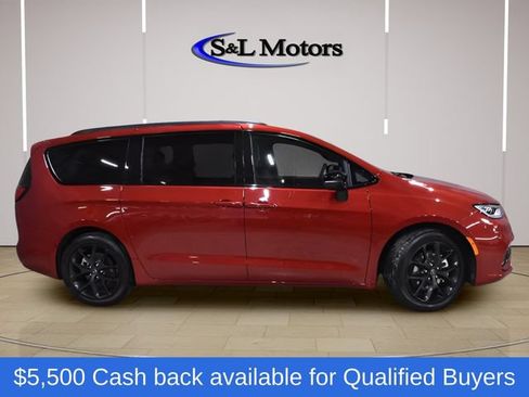 New 2026 Chrysler Pacifica Select w/ S Appearance Package FWD image 10