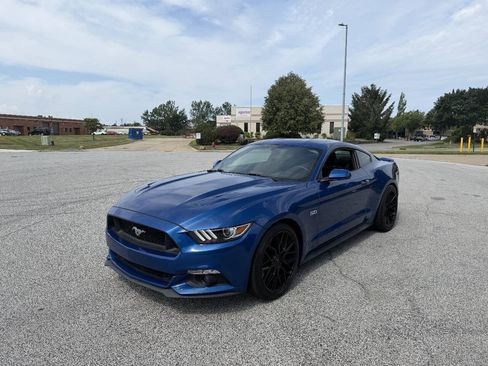 Used 2017 Ford Mustang GT RWD image 1