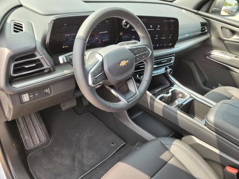 New 2026 Chevrolet Traverse LT w/ Sun and Wheel Package FWD image 18
