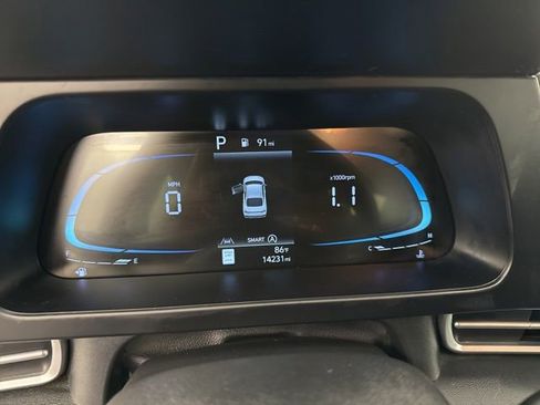 Used 2025 Hyundai Elantra SE FWD image 23