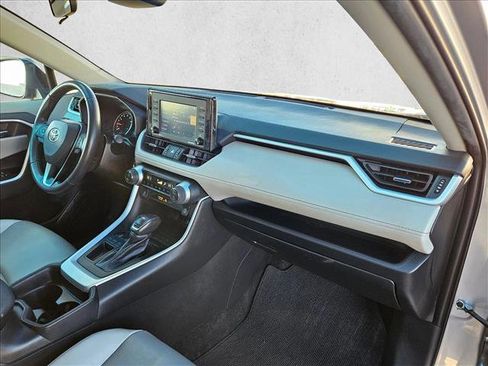 Used 2021 Toyota RAV4 XLE Premium image 23