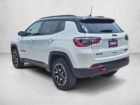 Used 2025 Jeep Compass Trailhawk AWD/4WD image 8