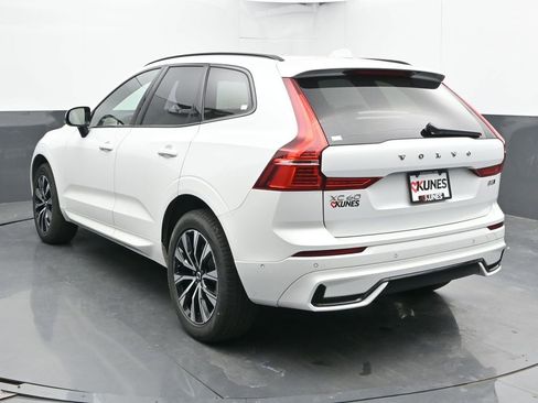 Used 2025 Volvo XC60 B5 Plus AWD/4WD image 9