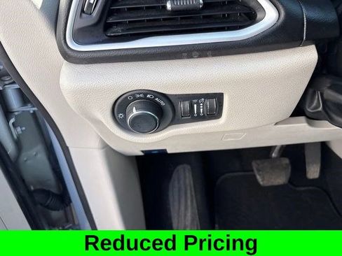 Used 2024 Chrysler Voyager LX FWD image 19