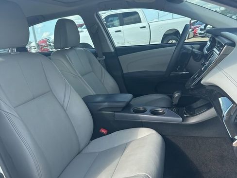 Used 2014 Toyota Avalon Limited w/ Technology Package FWD image 18