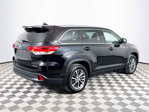 Used 2019 Toyota Highlander XLE image 5