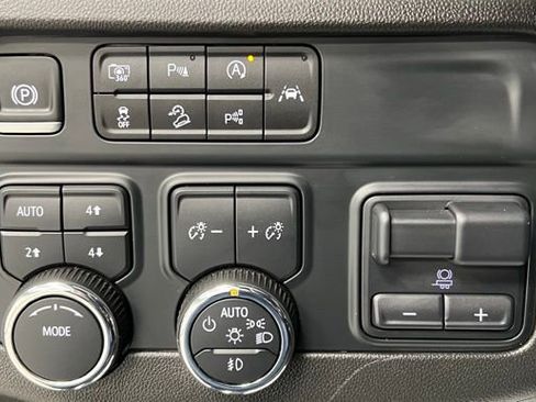 Used 2025 Chevrolet Suburban LT w/ Comfort Package image 29