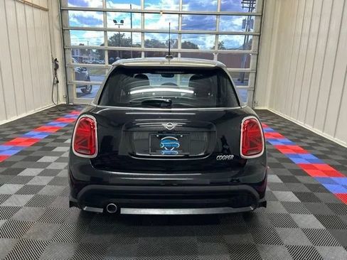 Used 2022 MINI Cooper 4-Door Hardtop FWD image 4