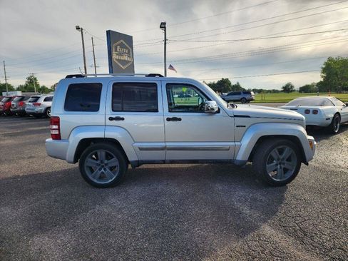 Used 2011 Jeep Liberty Sport AWD/4WD image 4