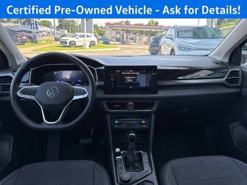 Used 2025 Volkswagen Taos SE AWD/4WD image 4