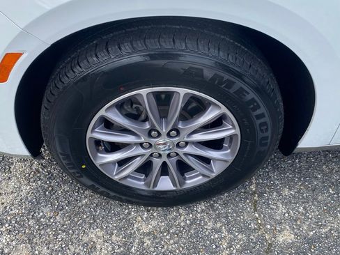 Used 2024 Buick Enclave Premium image 21