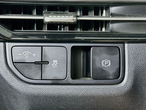 Used 2026 Kia Sportage LX FWD image 16