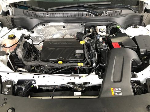 Used 2025 Chevrolet Trax LT w/ Driver Confidence Package FWD image 3