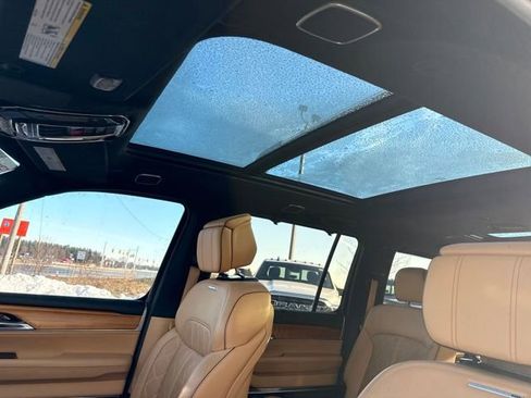 Used 2022 Jeep Grand Wagoneer Series III image 21