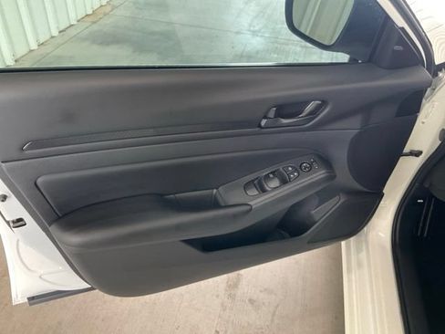 Used 2025 Nissan Altima 2.5 S FWD image 4