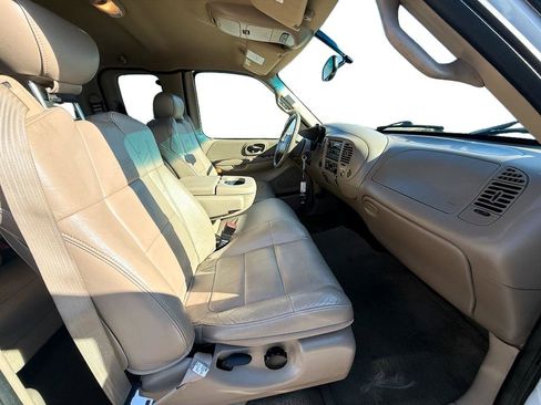 Used 2001 Ford F150 Lariat image 19