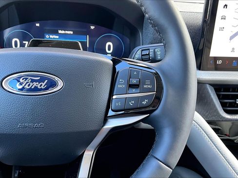 Used 2026 Ford Explorer Platinum w/ LUX Leather Package image 19