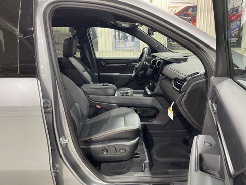 New 2026 GMC Acadia AT4 w/ Luxury Package AWD/4WD image 18